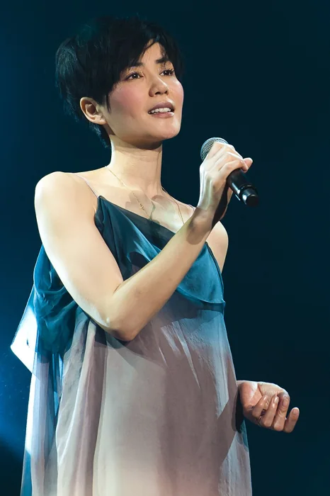 Faye Wong a cantar num concerto