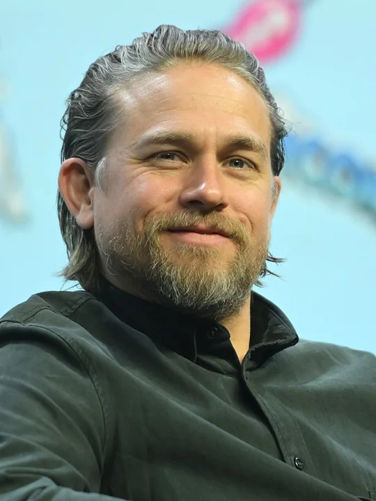 Retrato de Charlie Hunnam